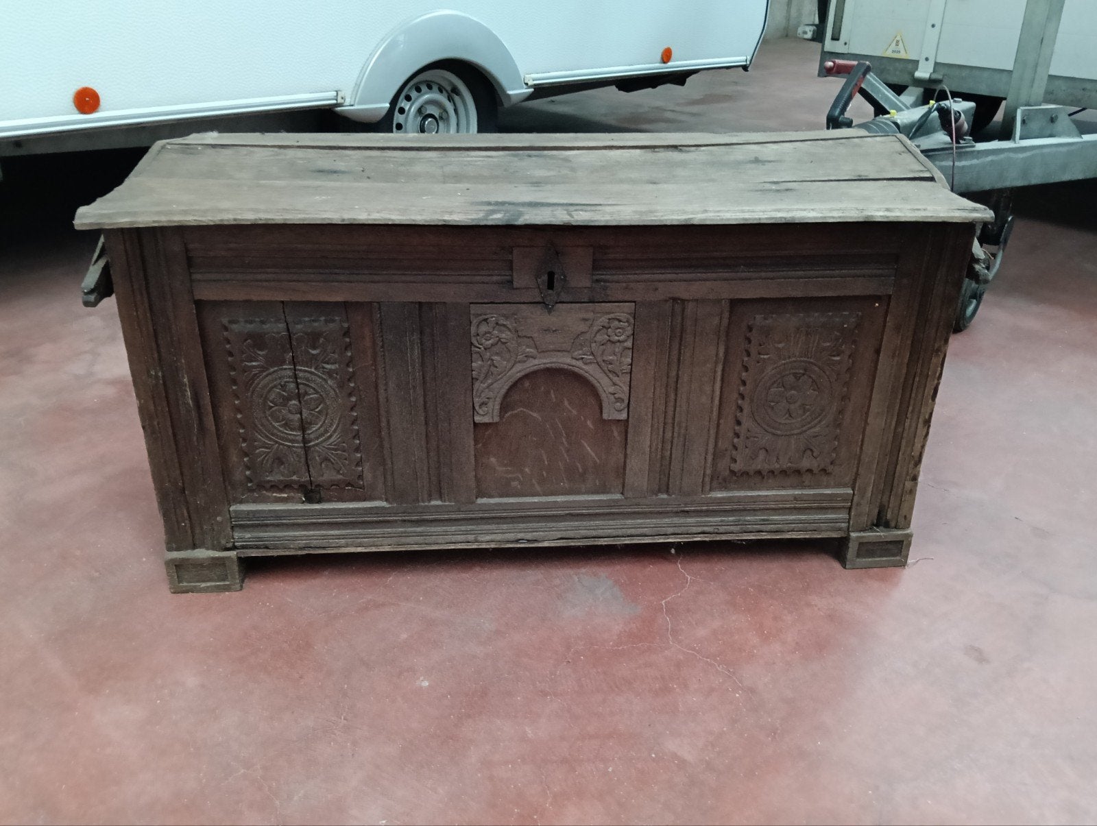Antieke, houten kist, Ophalen