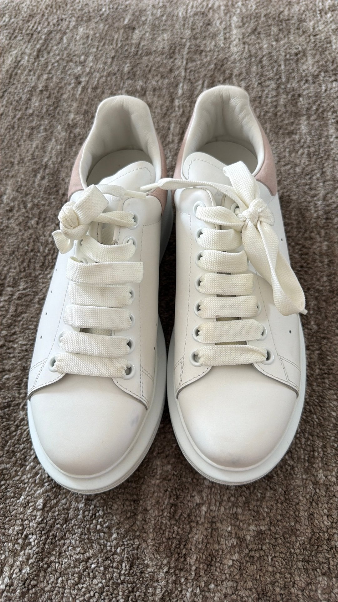 Alexander McQueen Oversized sneaker van kalfsleer, Ophalen, Zo goed als nieuw, Wit, Instappers