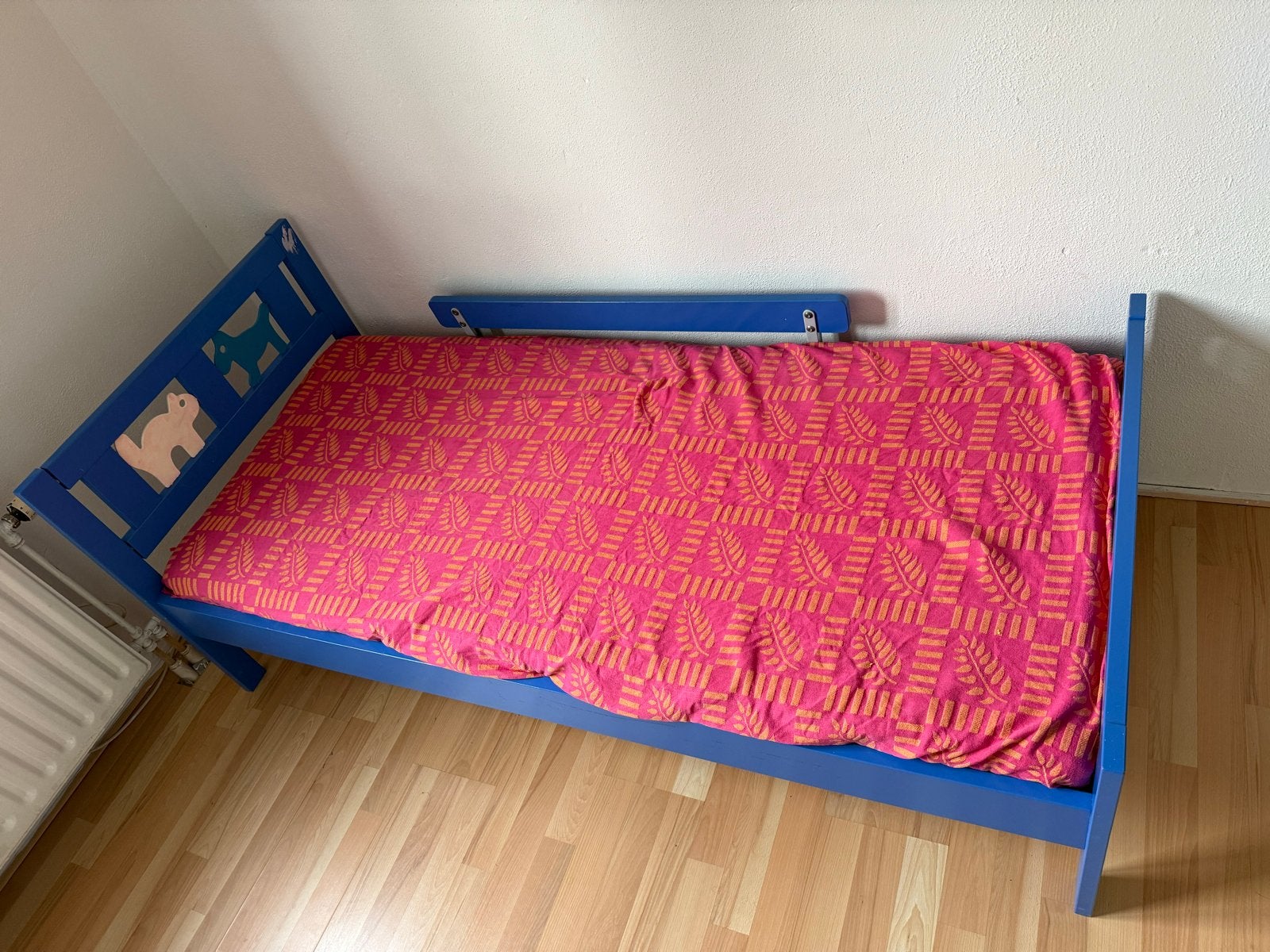 Blauw kinderbed met matras en lattenbodem, Ophalen, Gebruikt, 70 tot 85 cm, 140 tot 160 cm