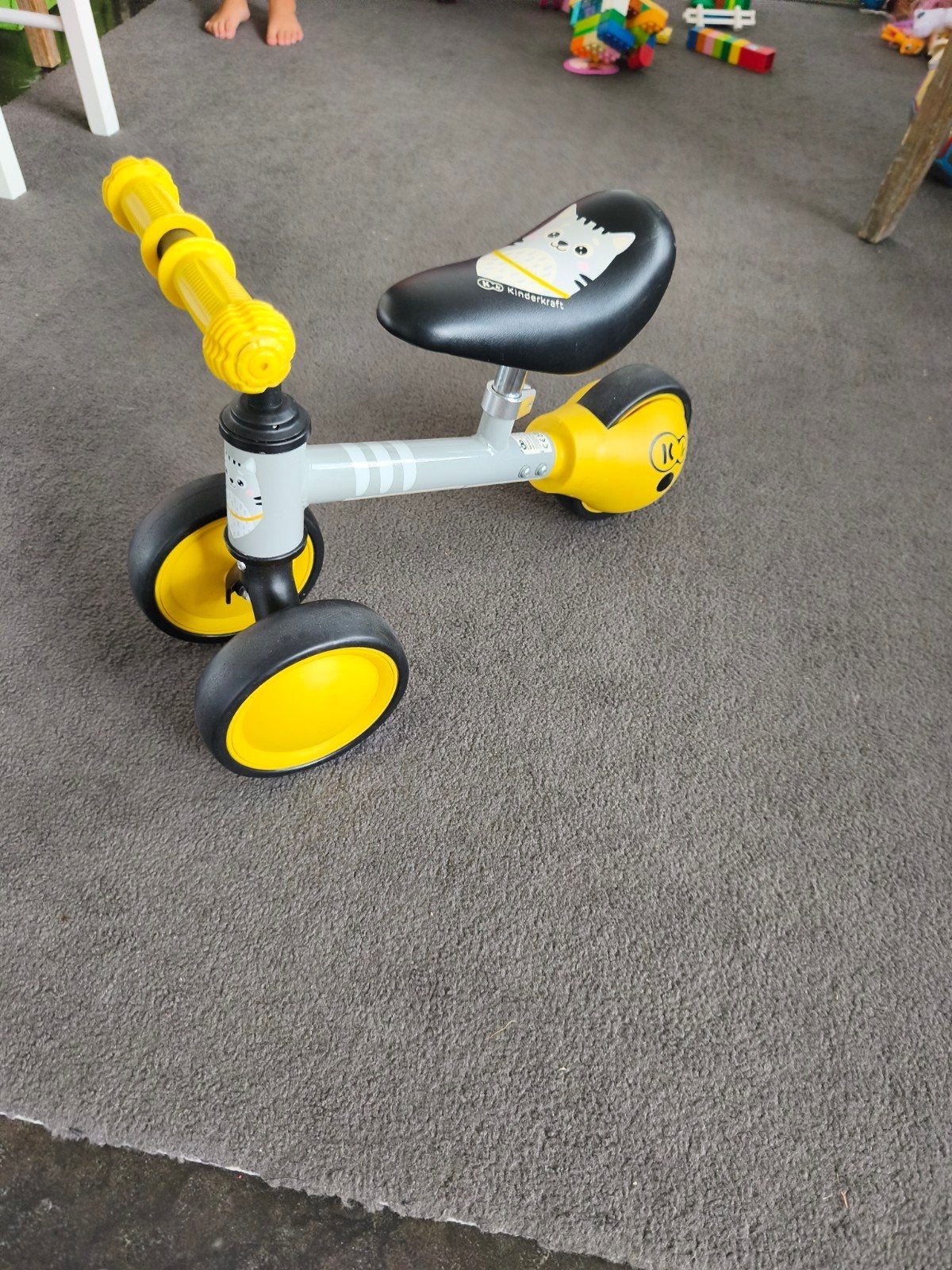 Kinderkraft Cutie loopfiets - Geel/Grijs, Ophalen of Verzenden, Zo goed als nieuw, Loopfiets