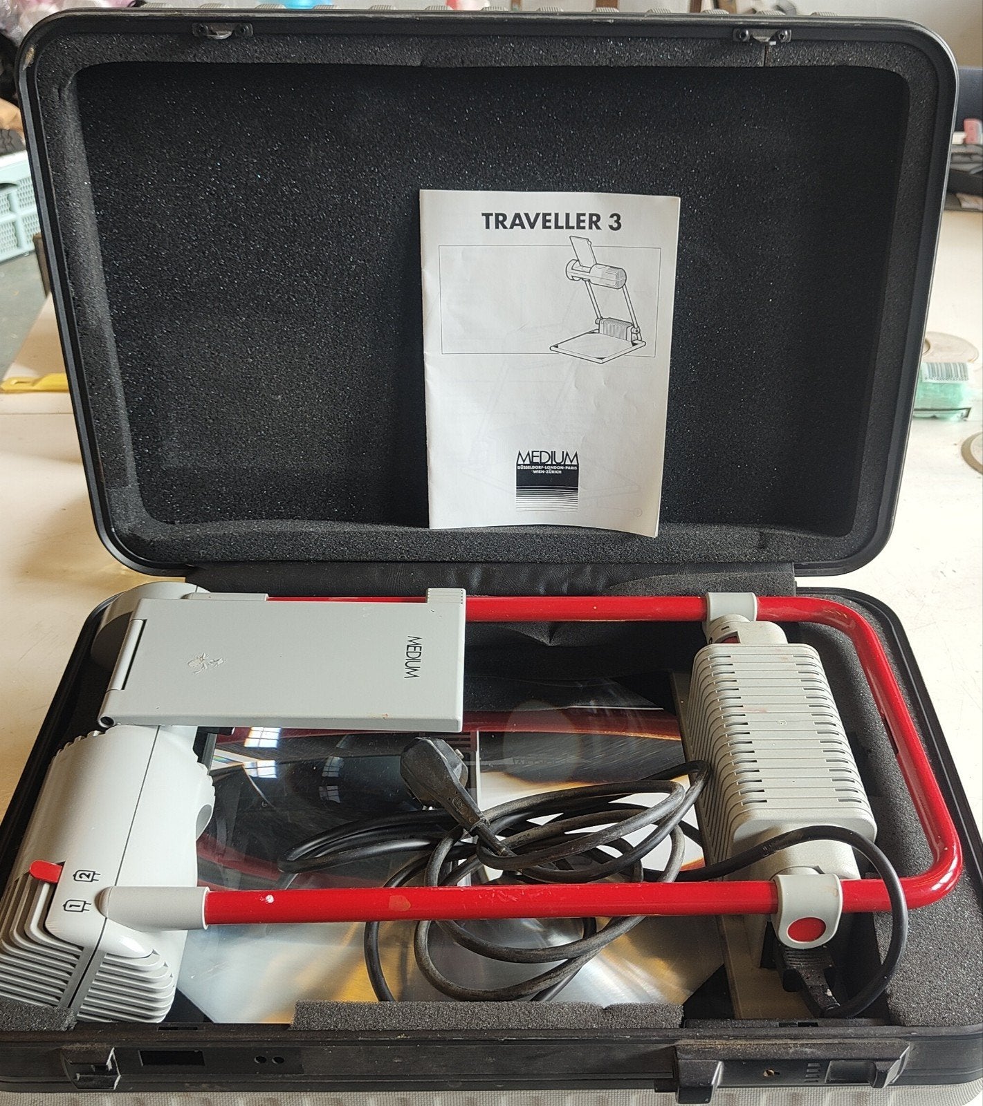 Medium Traveller 3 Retro Overheadprojector met Koffer, Medium, Ophalen of Verzenden, Overige resoluties, Gebruikt