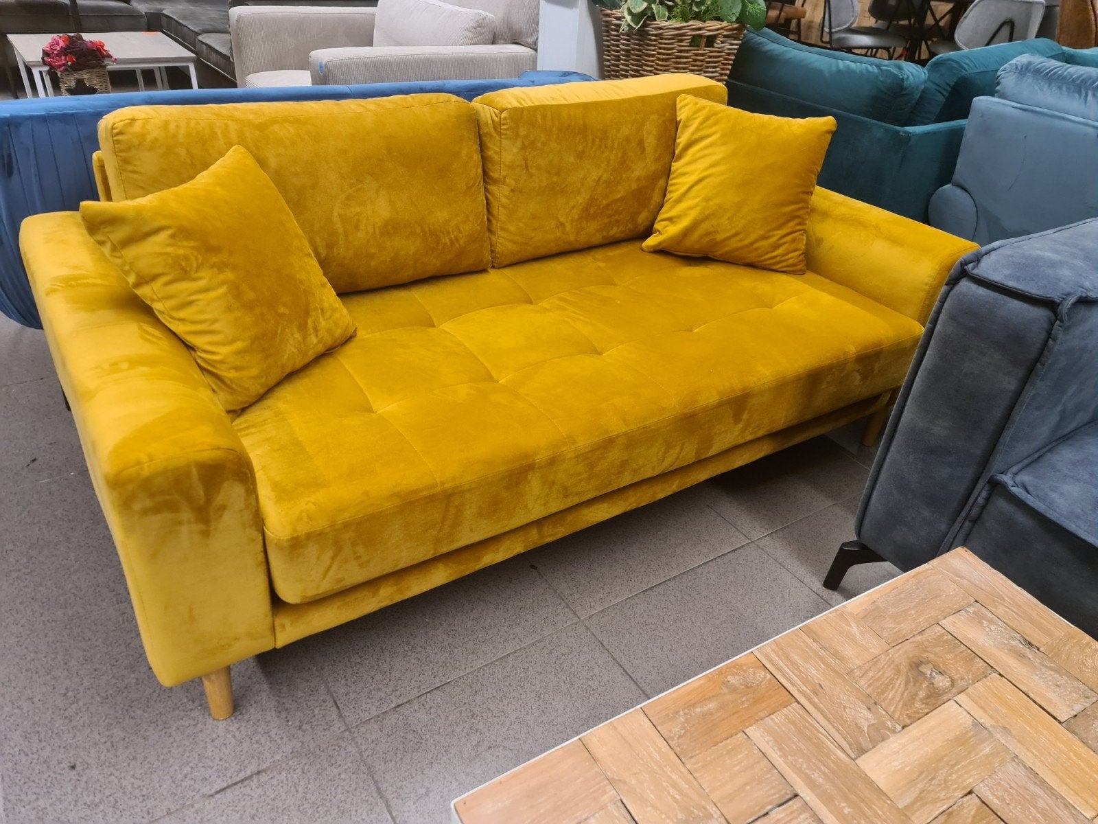 Nieuwe 2zits bank adore velvet okergeel 180cm retro model, Ophalen, Vintage, ., Nieuw