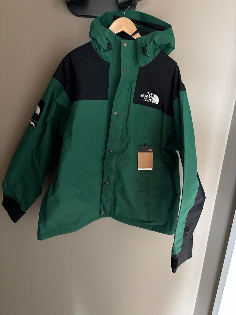 The North Face x Supreme TNF RP Mountain Jacket Evergreen, Ophalen of Verzenden, Nieuw