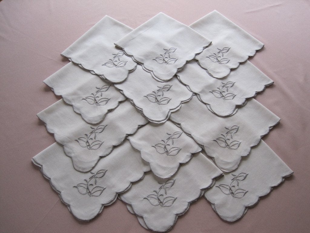 12 Nieuwe geborduurde servetten 40x40 cm, Nieuw, Wit, Geborduurd, Servet
