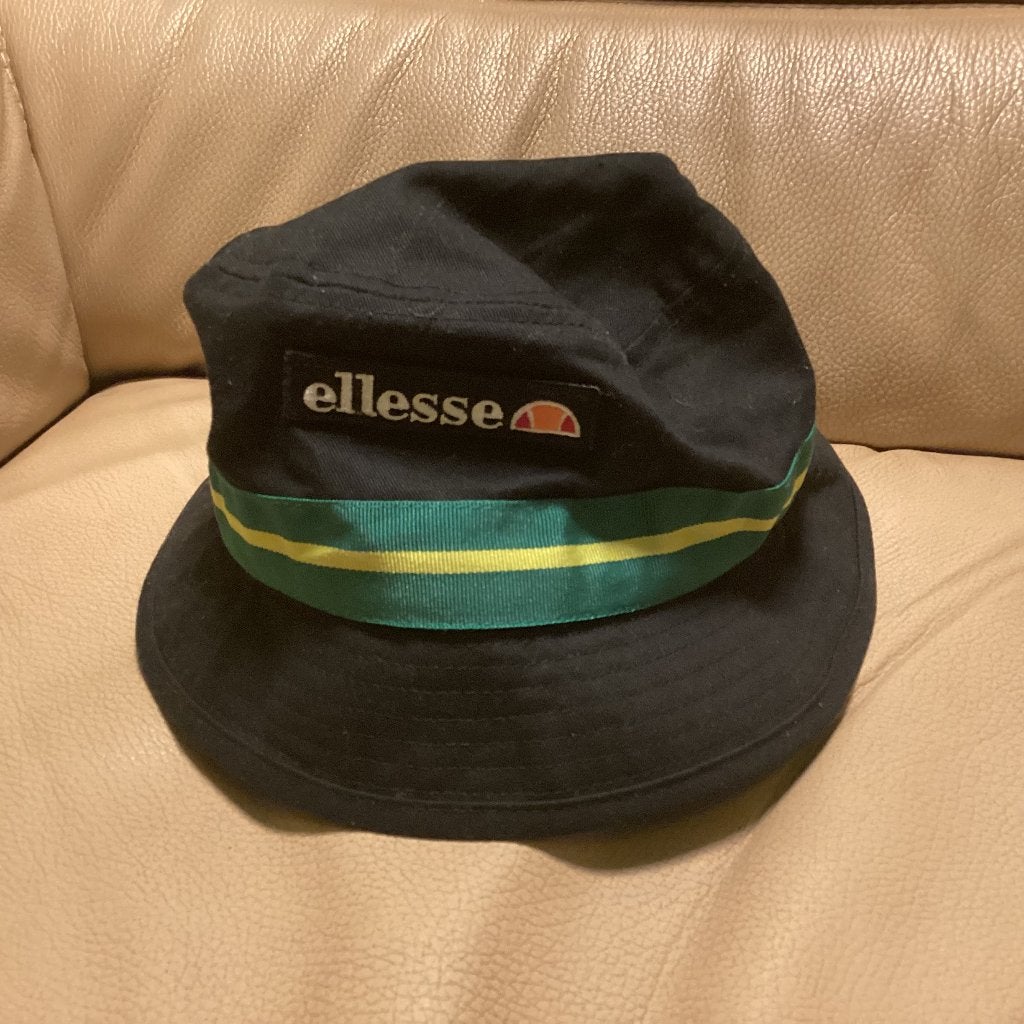 Ellese Bucket hat xl maat 62 +-, Ophalen of Verzenden, Zo goed als nieuw