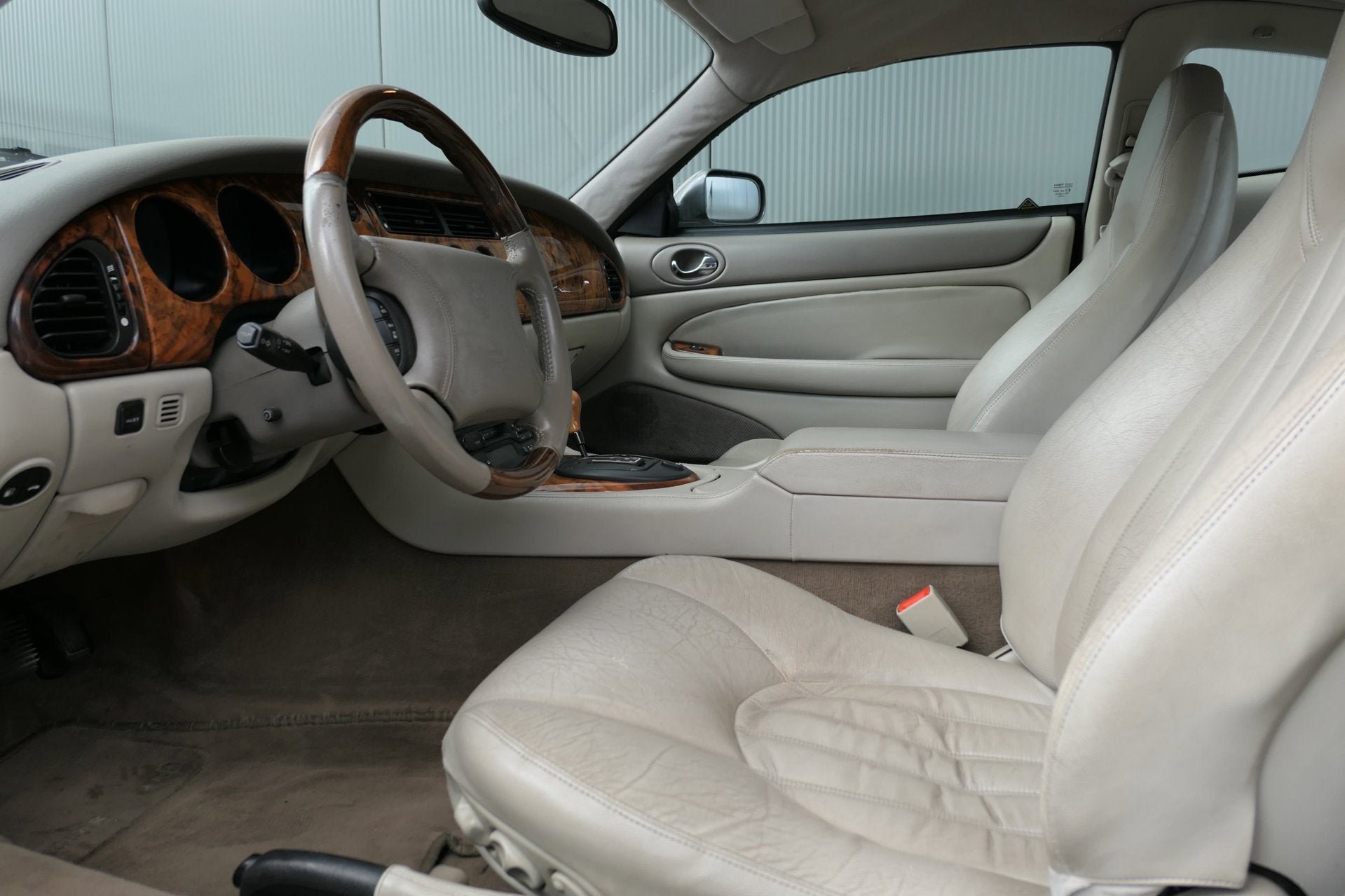 Jaguar XK8 4.0 V8 Coupé Youngtimer Stoelverwarming, Auto's, Achterwielaandrijving, Gebruikt, 4 stoelen, Beige