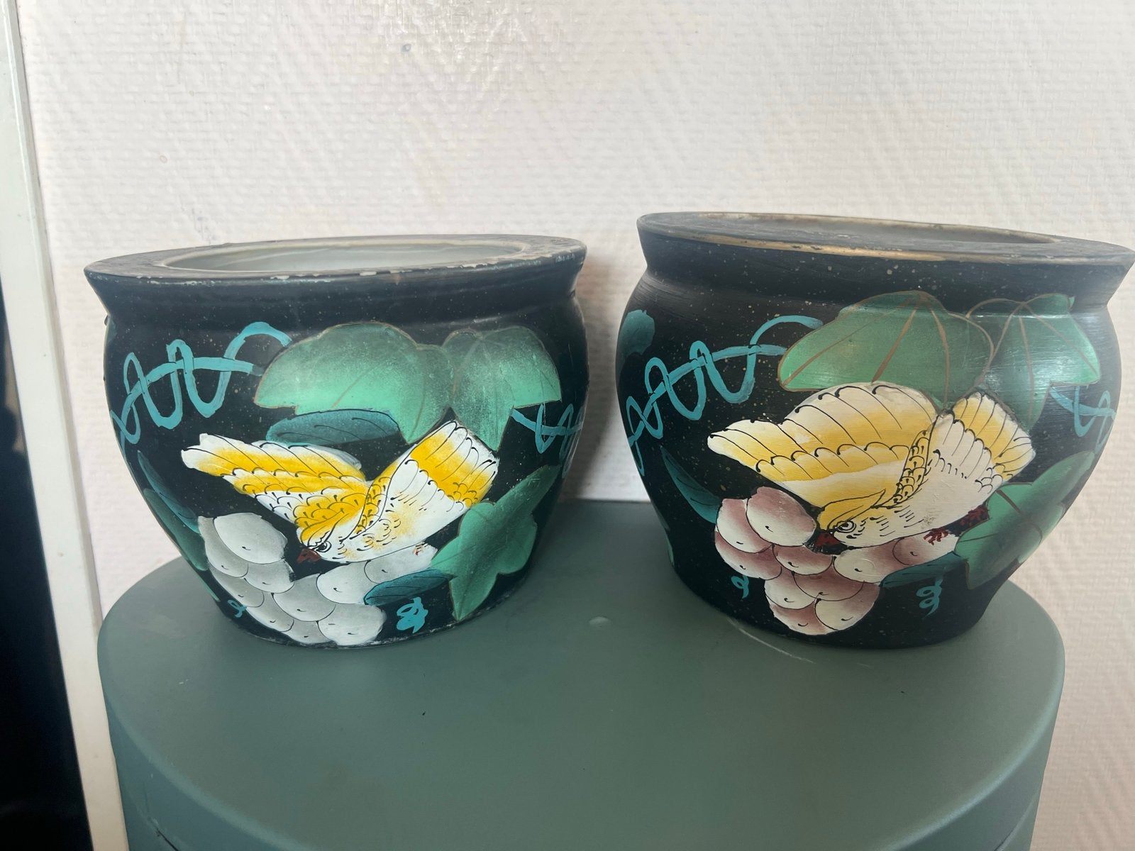 2x Bloempot met kaketoe botanisch handbeschilderd design, Ophalen, Overige materialen, Gebruikt, Minder dan 30 cm
