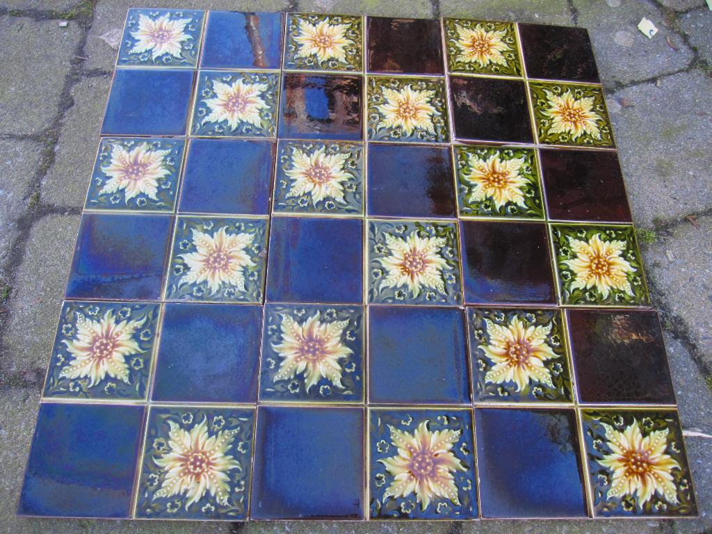 9 Antieke tegels los tableau 45x45 cm donkerbruin gele bloem, Antiek en Kunst, Antiek | Wandborden en Tegels, Ophalen