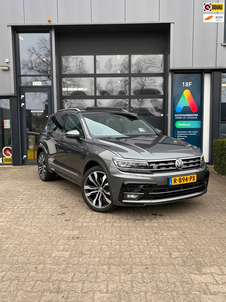 Volkswagen Tiguan 2.0 TSI 4Motion Highline DSG Pano R-line 3, Auto's, Gebruikt, Euro 6, 4 cilinders, 1984 cc