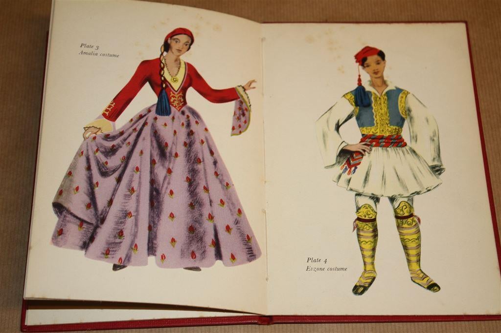 Dances of Greece [1957]. Handboek Europese volksdansen., Boeken, Ophalen of Verzenden, Gelezen, Toneel