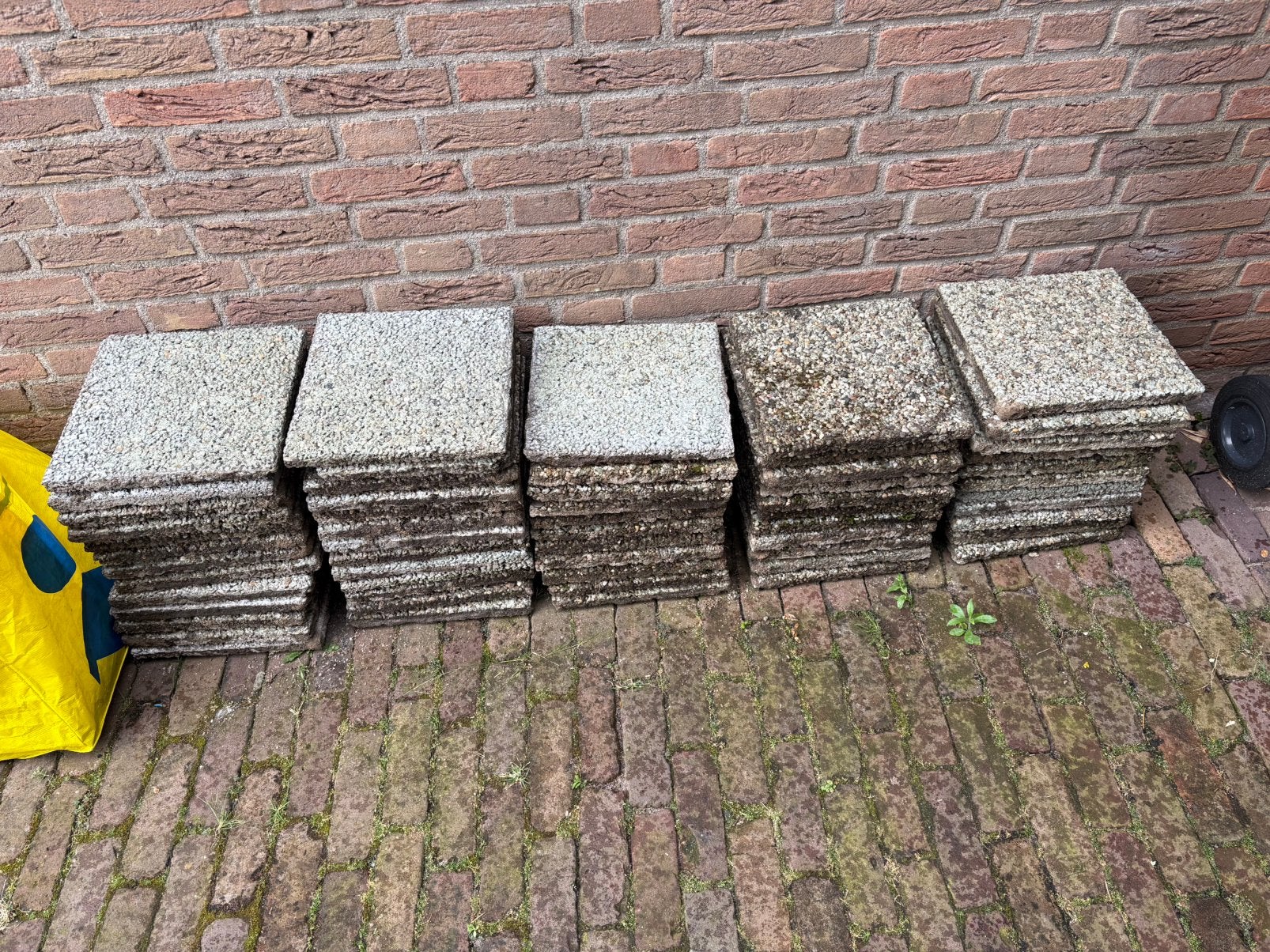 60 stuks terrastegels gratis op te halen, Tuin en Terras, Tegels en Klinkers, Ophalen, Gebruikt, 5 tot 10 m², Grind