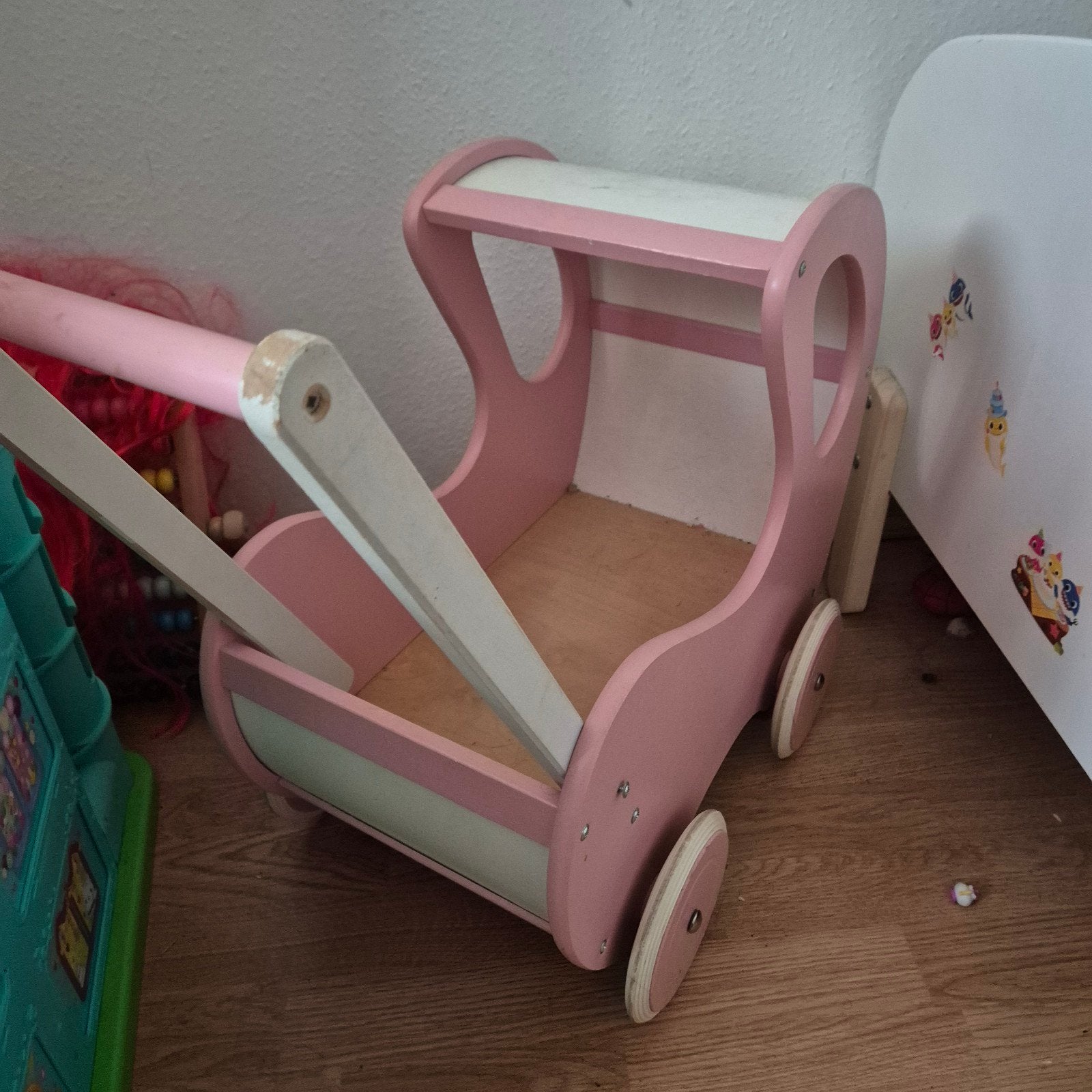 houten poppenwagen, kan een beetje verf gebruiken., Kinderen en Baby's, Speelgoed | Poppen, Ophalen, Gebruikt, Babypop