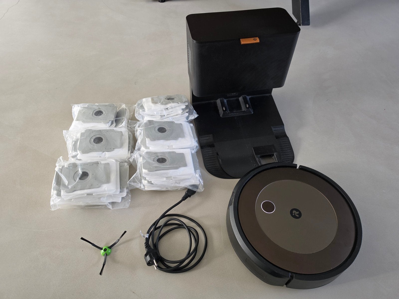 iRobot Roomba j9+ Robotstofzuiger met zelflegende basis, IRobot, Zo goed als nieuw, Robotstofzuiger, Geschikt voor tapijt