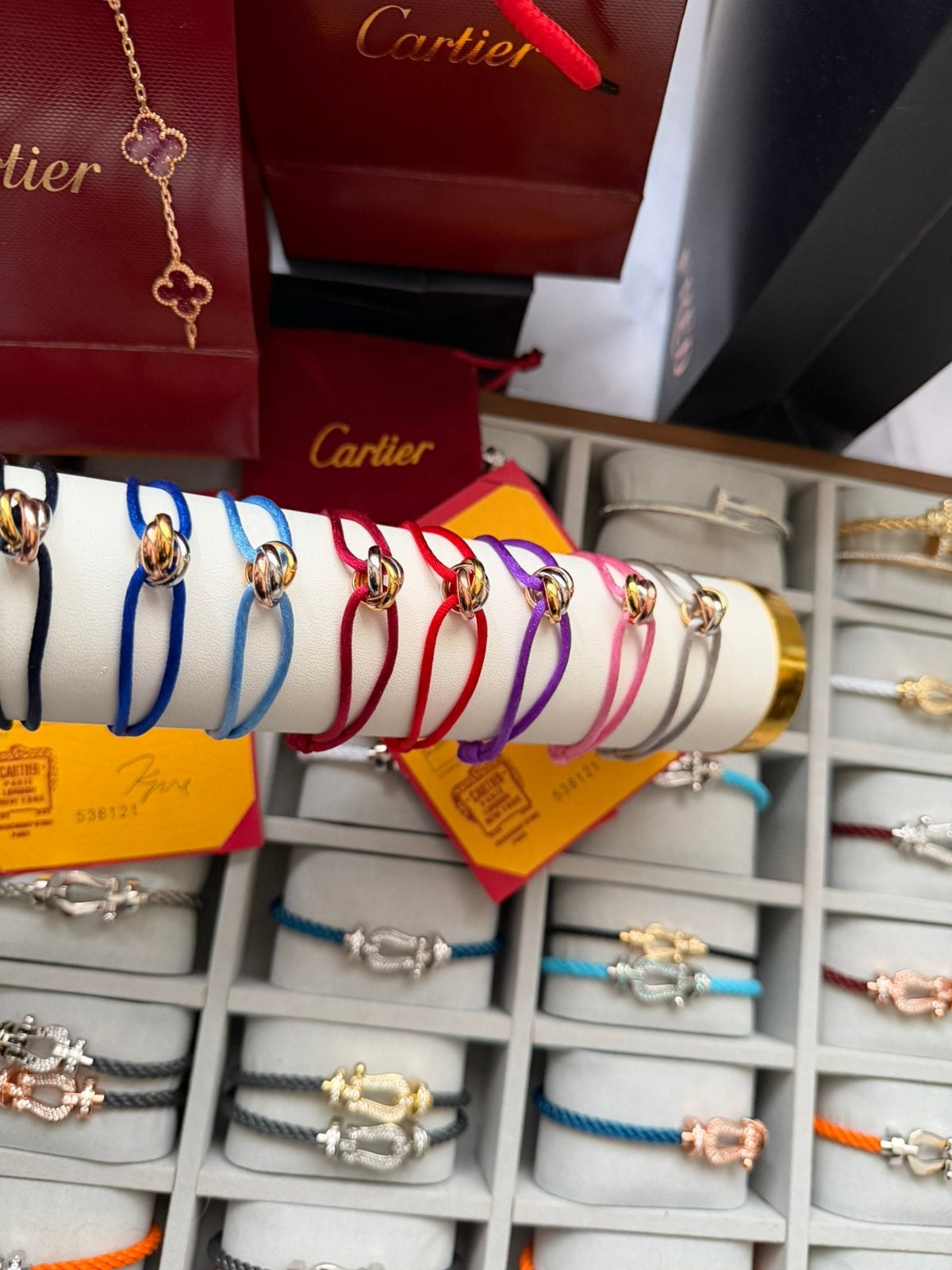 Cartier trinity bracelet, Staal, Ophalen of Verzenden, Zo goed als nieuw, Goud