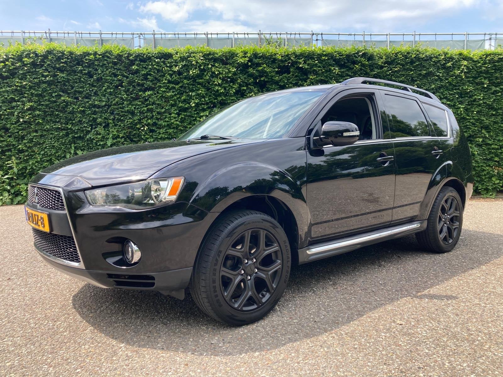 Mitsubishi Outlander 2.0 Intro Edition (bj 2010), 4 cilinders, Multifunctioneel stuurwiel, Zwart, Origineel Nederlands