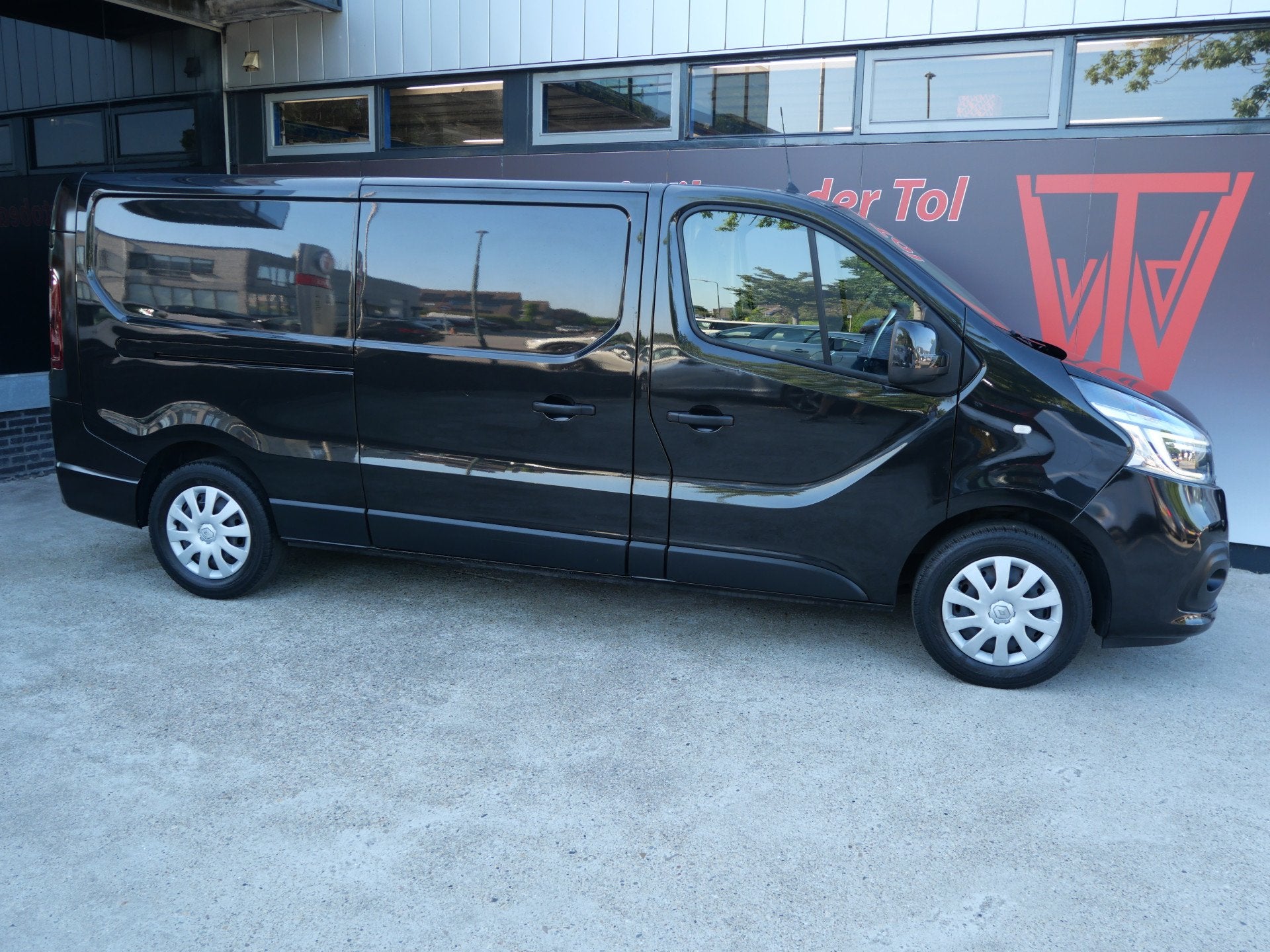 Renault Trafic 2.0 dCi T29 L2H1 WORK EDITION | NAVI | TREKHA, Auto's, Voorwielaandrijving, Stof, Gebruikt, Bluetooth