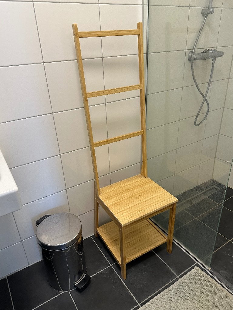 Ikea RÅGRUND Stoel met handdoekenrek, Huis en Inrichting, Badkamer | Badkamermeubels, Ophalen, Minder dan 50 cm, 100 tot 150 cm
