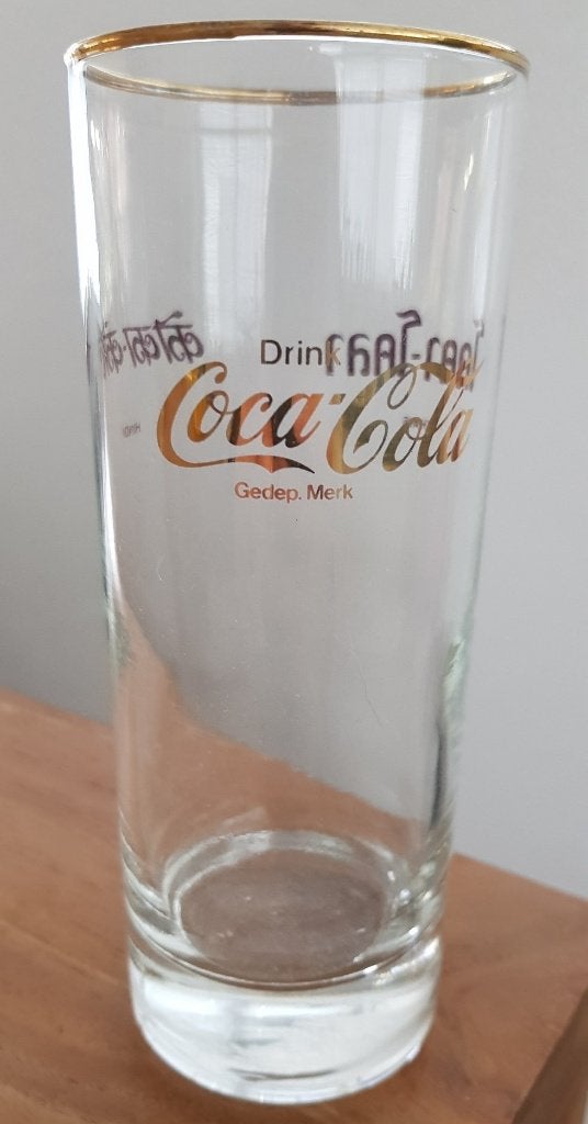 Thais & Hindi Coca-Cola glas - goud bedrukt - IZGST, Ophalen of Verzenden, Zo goed als nieuw, Frisdrankglas