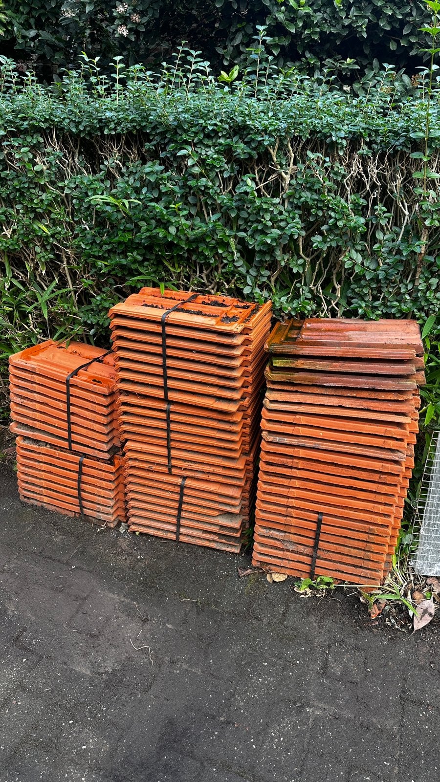 Gratis mulden dakpannen, Doe-het-zelf en Verbouw, Ophalen, Steen of Klei, Zo goed als nieuw, 15 m² of meer