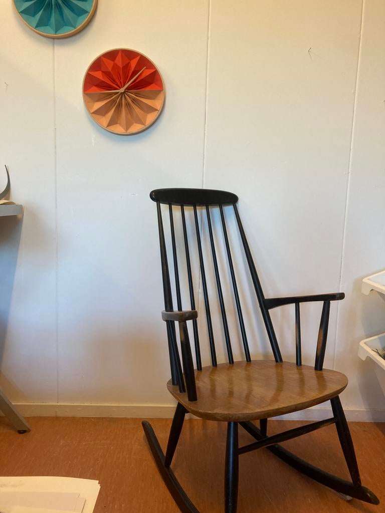 Vintage Tapiovaara schommelstoel met spijlen, Huis en Inrichting, Stoelen, Ophalen, Gebruikt, Zwart, Eén