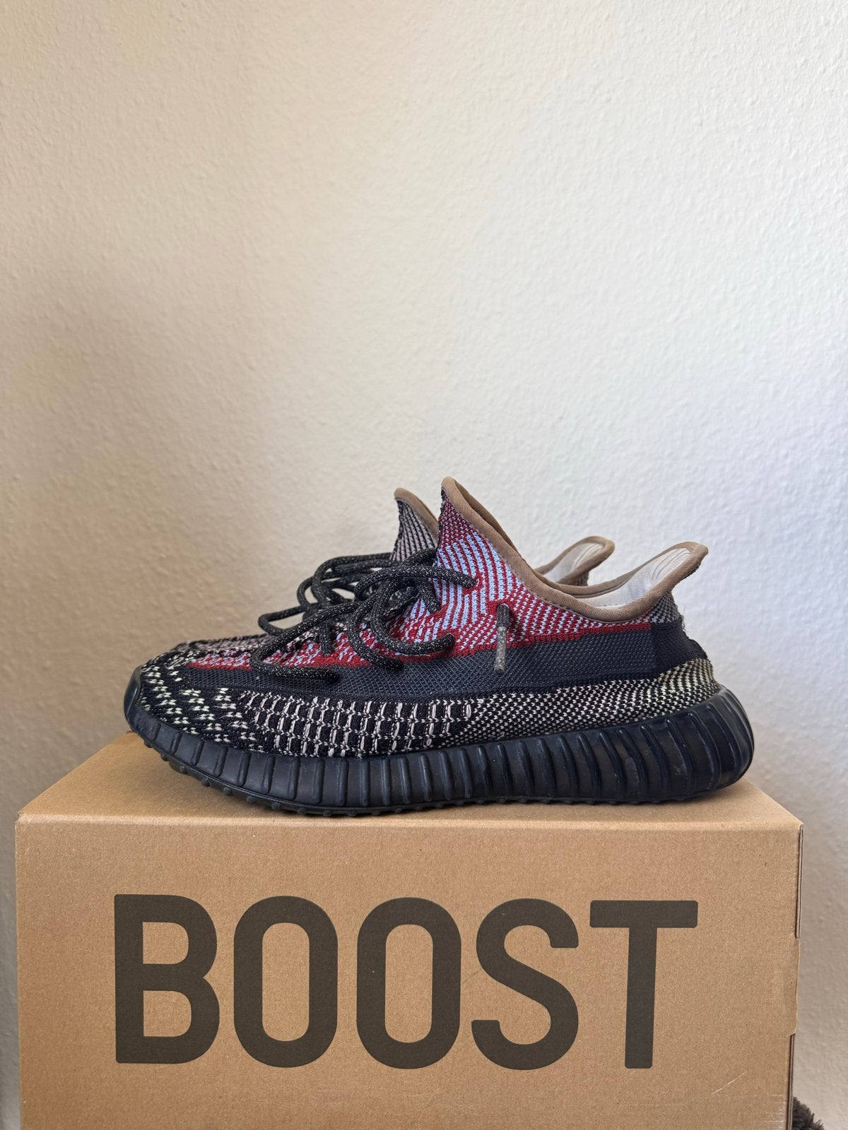 Yeezy Boost 350 V2 Yecheil - Maat 42, Ophalen of Verzenden, Gedragen, Overige kleuren, Sneakers of Gympen