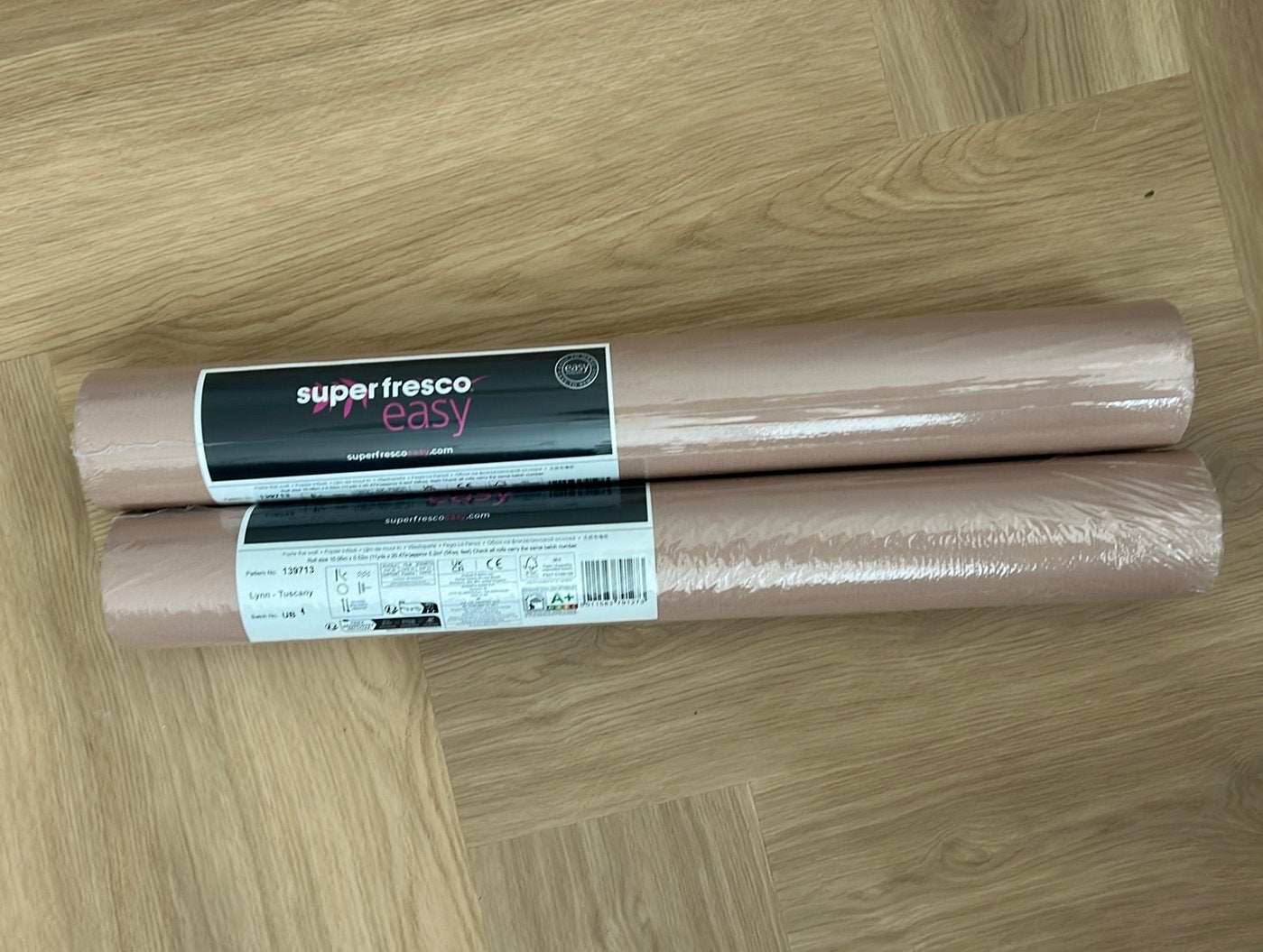Roze behang 2 rollen, Huis en Inrichting, Stoffering | Behang, Ophalen of Verzenden, 10 tot 25 m², Roze