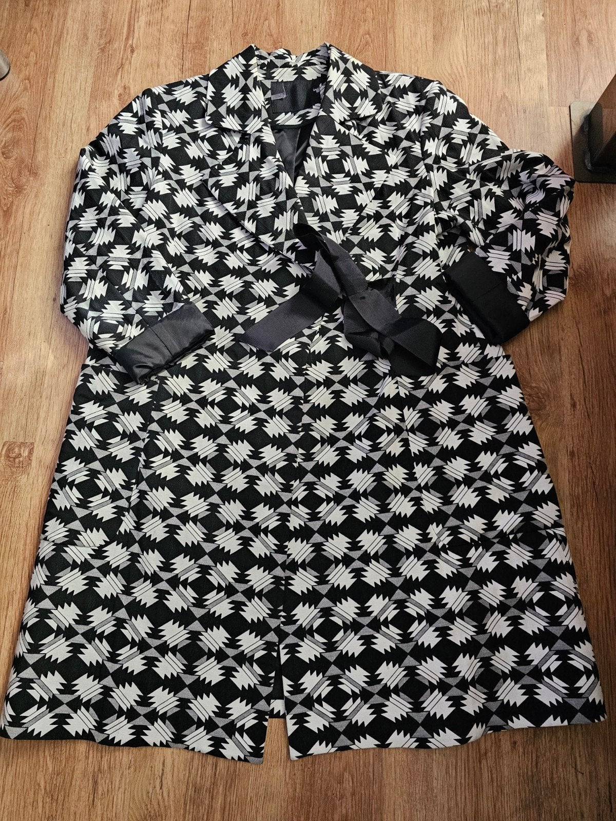 CORA KEMPERMAN; PRACHTIGE GEVOERDE LANGE JAS XL € 45,-, Ophalen of Verzenden, Zo goed als nieuw, Maat 46/48 (XL) of groter, Zwart