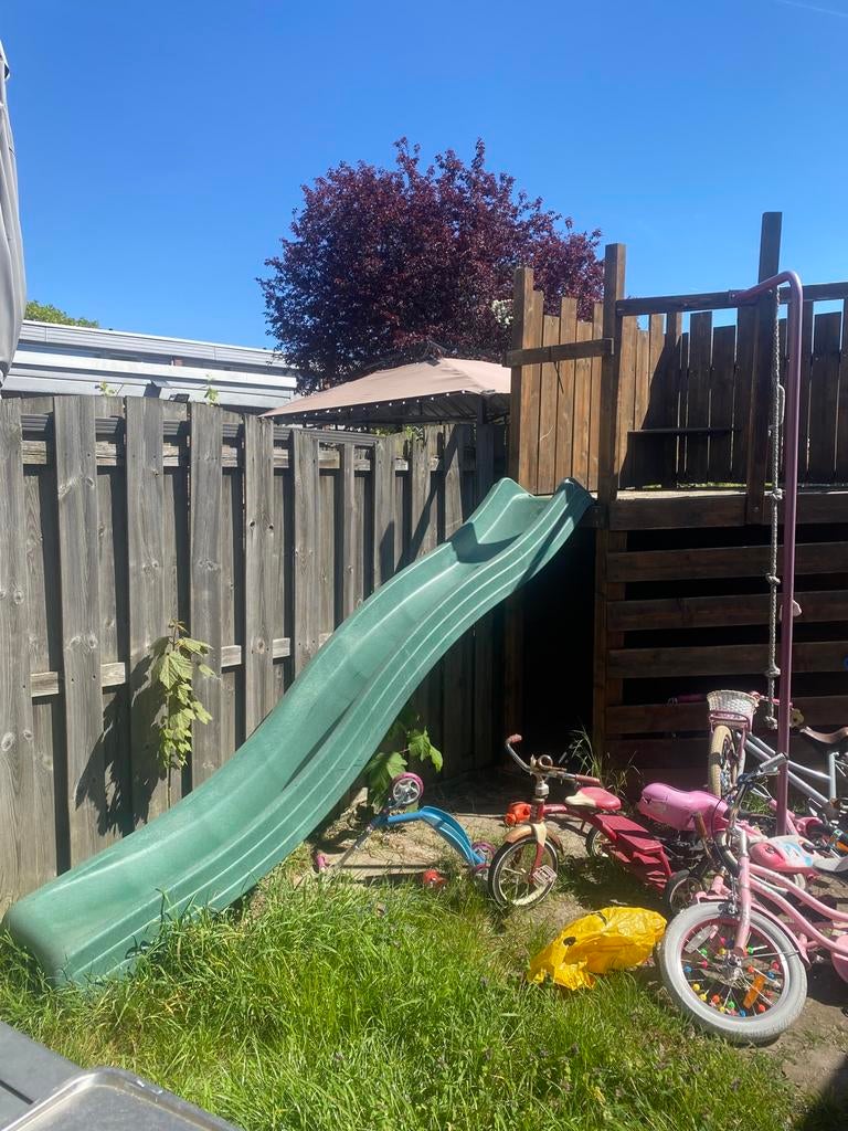 Speelhuisje met glijbaan, Kinderen en Baby's, Speelgoed | Buiten | Speeltoestellen, Ophalen, Zo goed als nieuw, Glijbaan