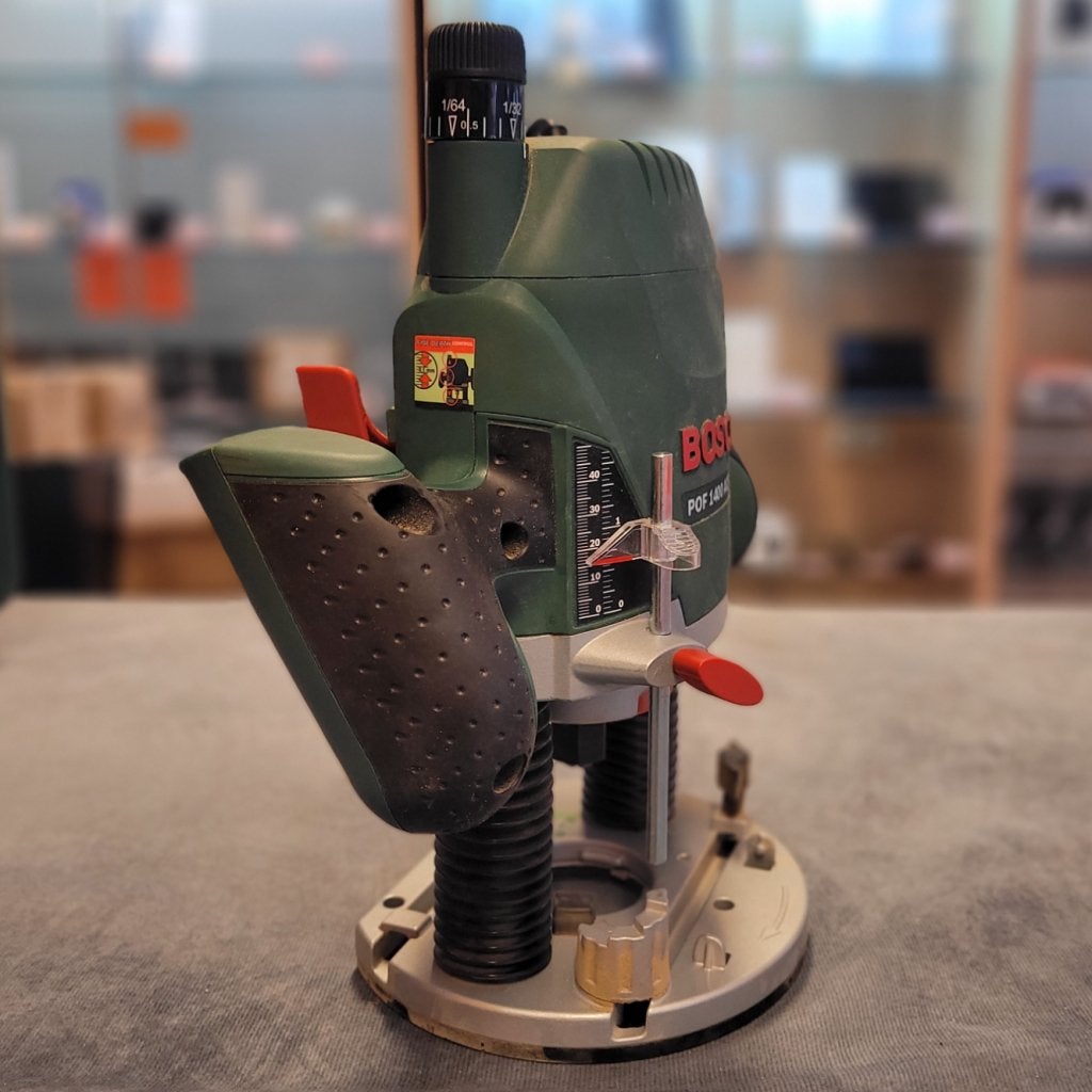Bosch POF 1400 Ace Bovenfreesmachine - In Nette Staat, Bosch, Zo goed als nieuw, Support@bosch.com, Robert Bosch GmbH
Robert-Bosch-Platz 1
70839 Gerlingen-SchillerhÃ¶he
Germany