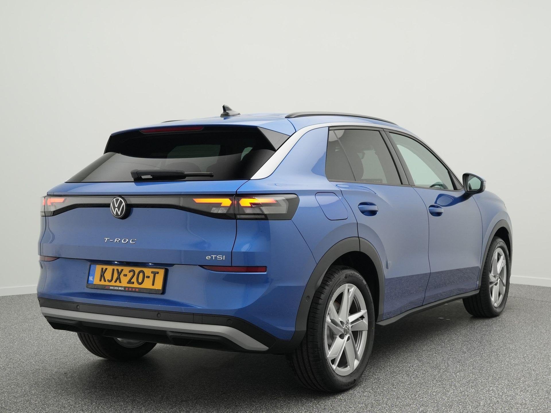 Volkswagen T-Roc 1.5 116 PK eTSI DSG Life First Edition | Tr, Auto's, Euro 6, 4 cilinders, Blauw, 116 pk