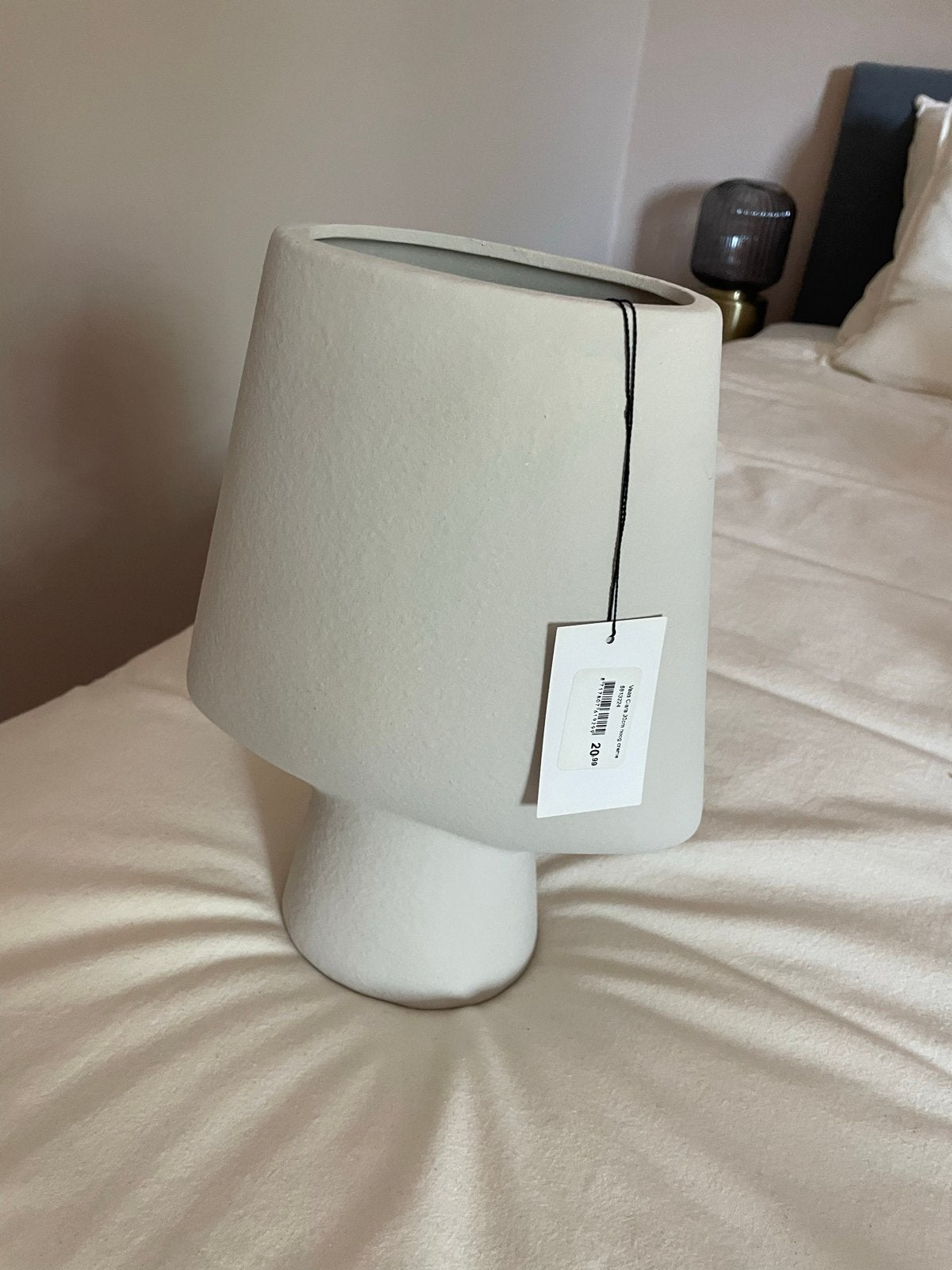 Nieuwe Light & Living vaas met prijskaartje, Huis en Inrichting, Woonaccessoires | Vazen, Ophalen, Nieuw, Beige, Steen/keramiek