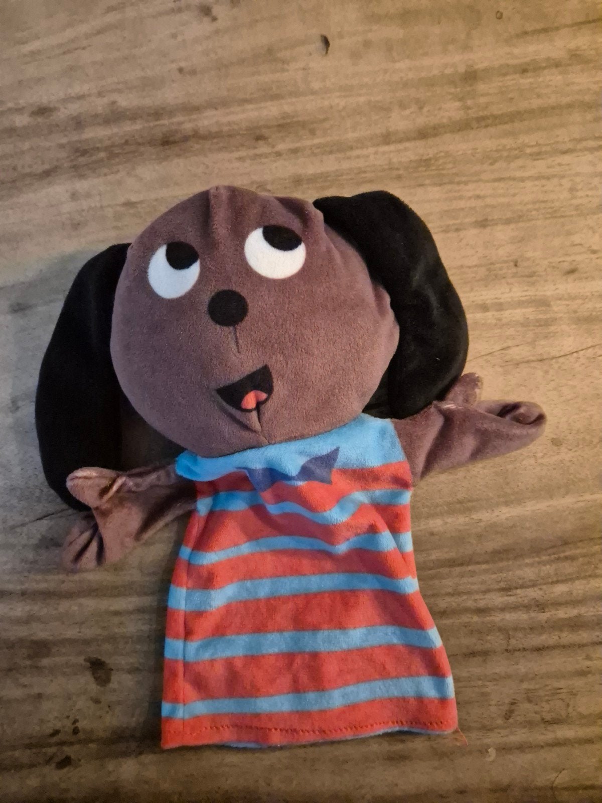 Leuke bruine honden handpop met gestreept shirt, Overige merken, Overige karakters, Zo goed als nieuw, Middelgroot (20 tot 80 cm)