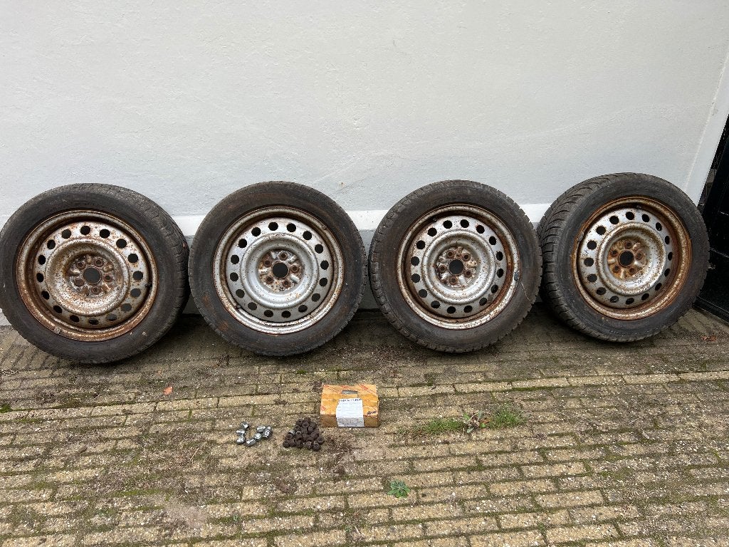 Wintervelgen 6x16 plus moeren oa voor Prius 2, Ophalen, Gebruikt, Toyota