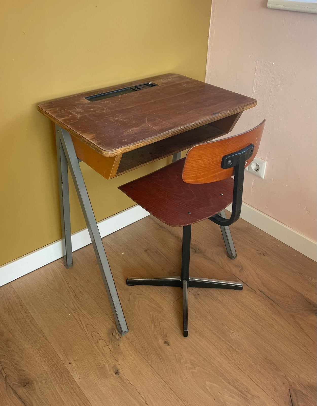 Vintage lessenaar schoolbankje incl. Stoel, Ophalen, Gebruikt, Tafel