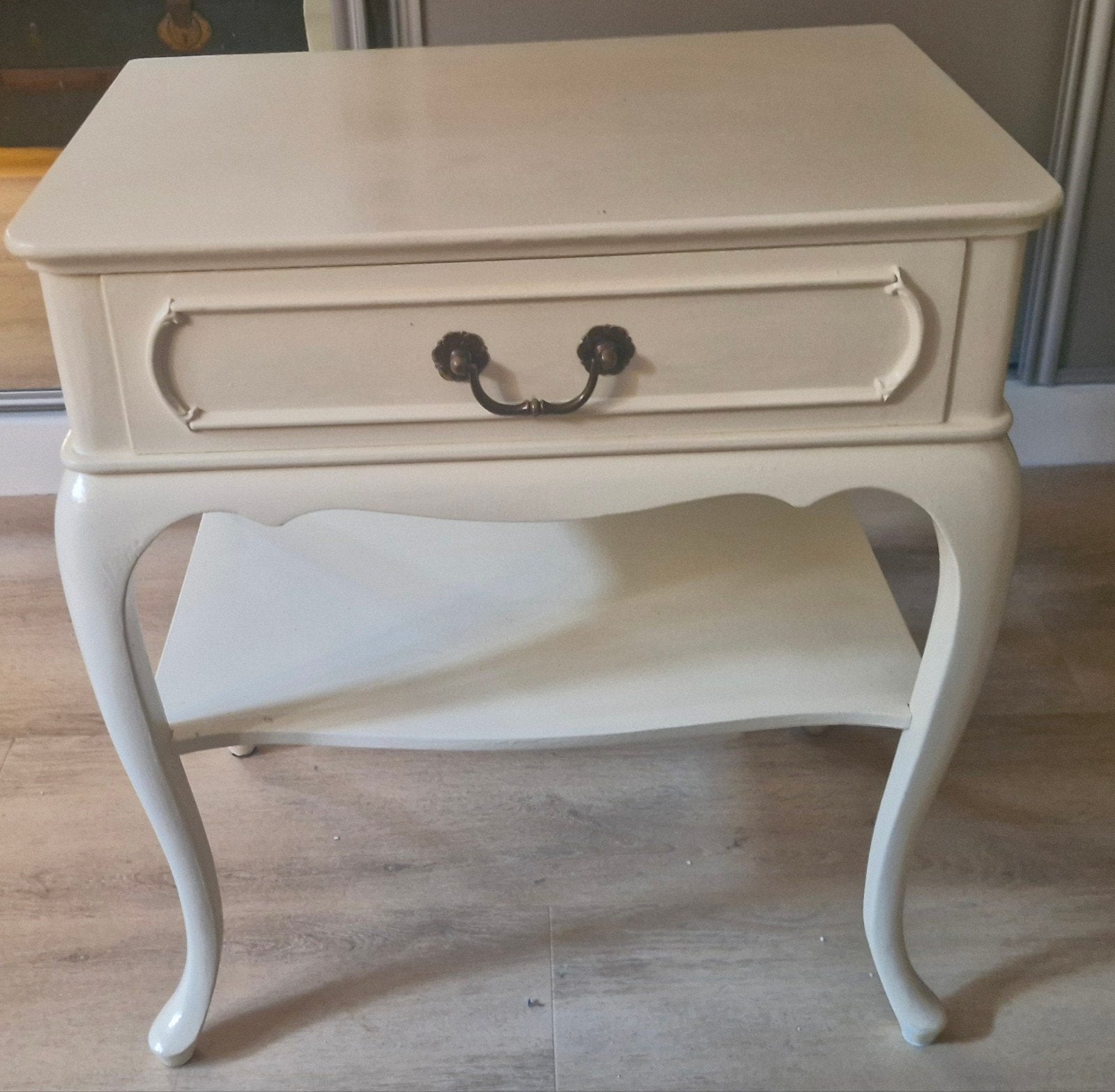 Vintage Queen Anne Nachtkastjes - Roomwit (2 stuks), Huis en Inrichting, Slaapkamer | Nachtkastjes, Ophalen, Gebruikt, 55 tot 70 cm