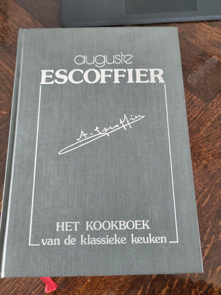 Escoffier Het kookboek van de klassieke keuken, Ophalen of Verzenden, Escoffier