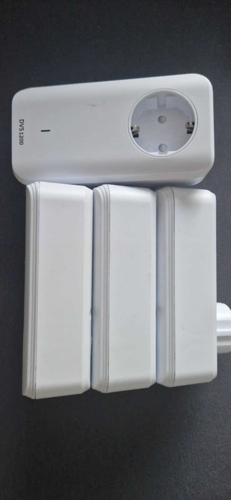 4 stuks Devolo dLAN 1200+ Powerline Adapter met stopcontact, Ophalen, Zo goed als nieuw, Devolo