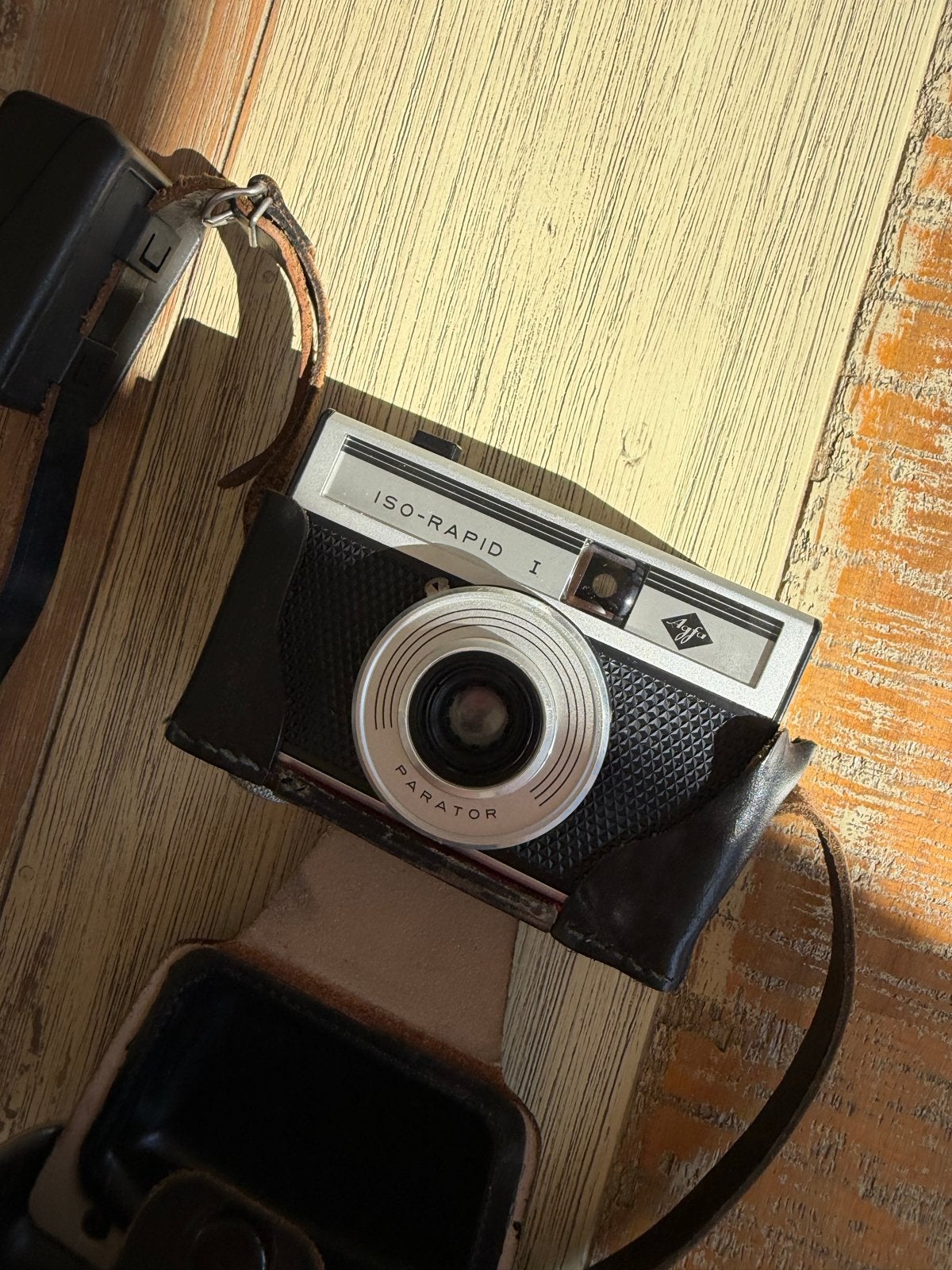 Agfa ISO-RAPID I camera met lederen tasje, Ophalen of Verzenden, Gebruikt, Compact, Overige Merken