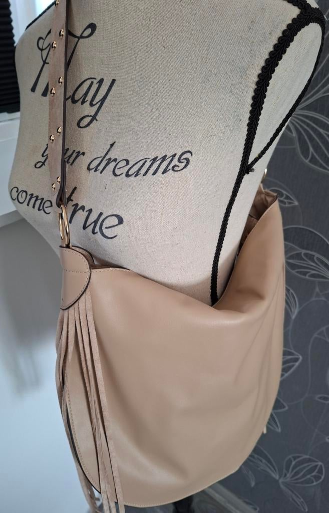 Stijlvolle Beige Schoudertas met Franjes en Studs, Ophalen, Nieuw, Beige, Overige merken