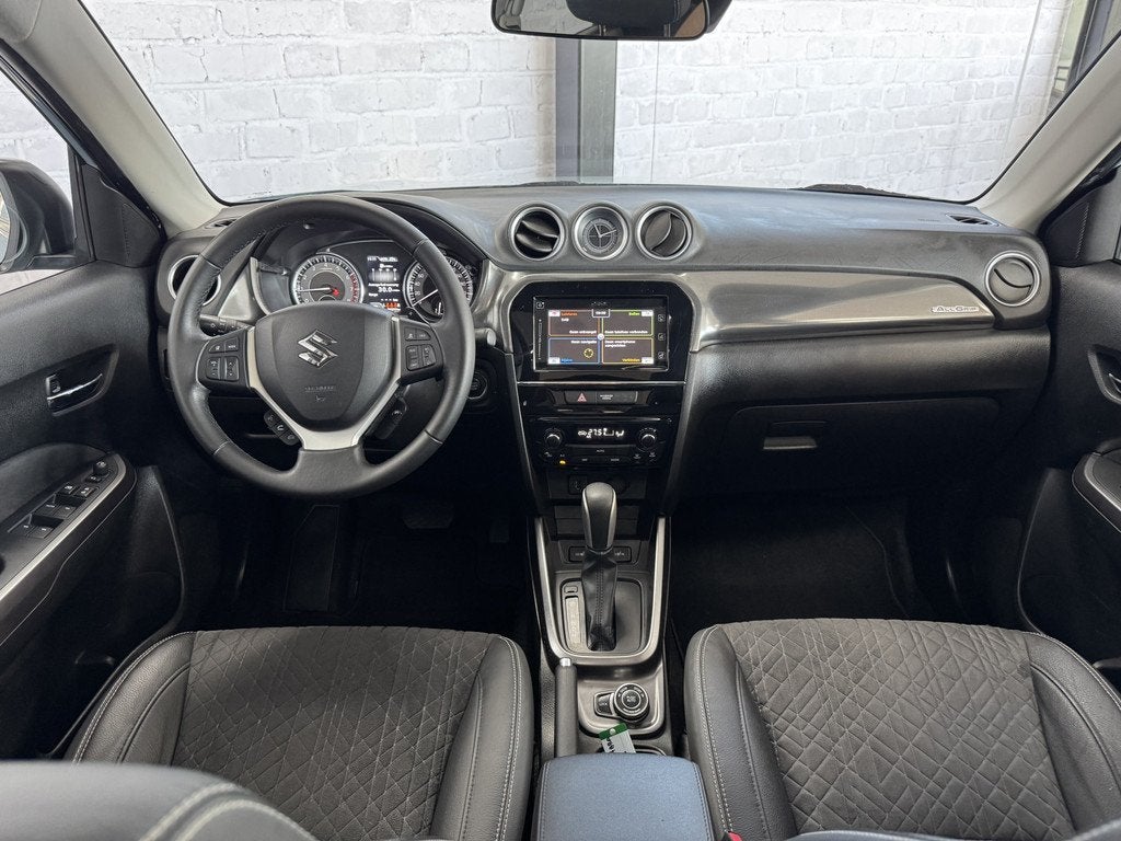Suzuki Vitara 1.4 Boosterjet AllGrip 4x4 Style ACC Pano Came, Auto's, Suzuki, Automaat, 1195 kg, Zwart, 4 cilinders