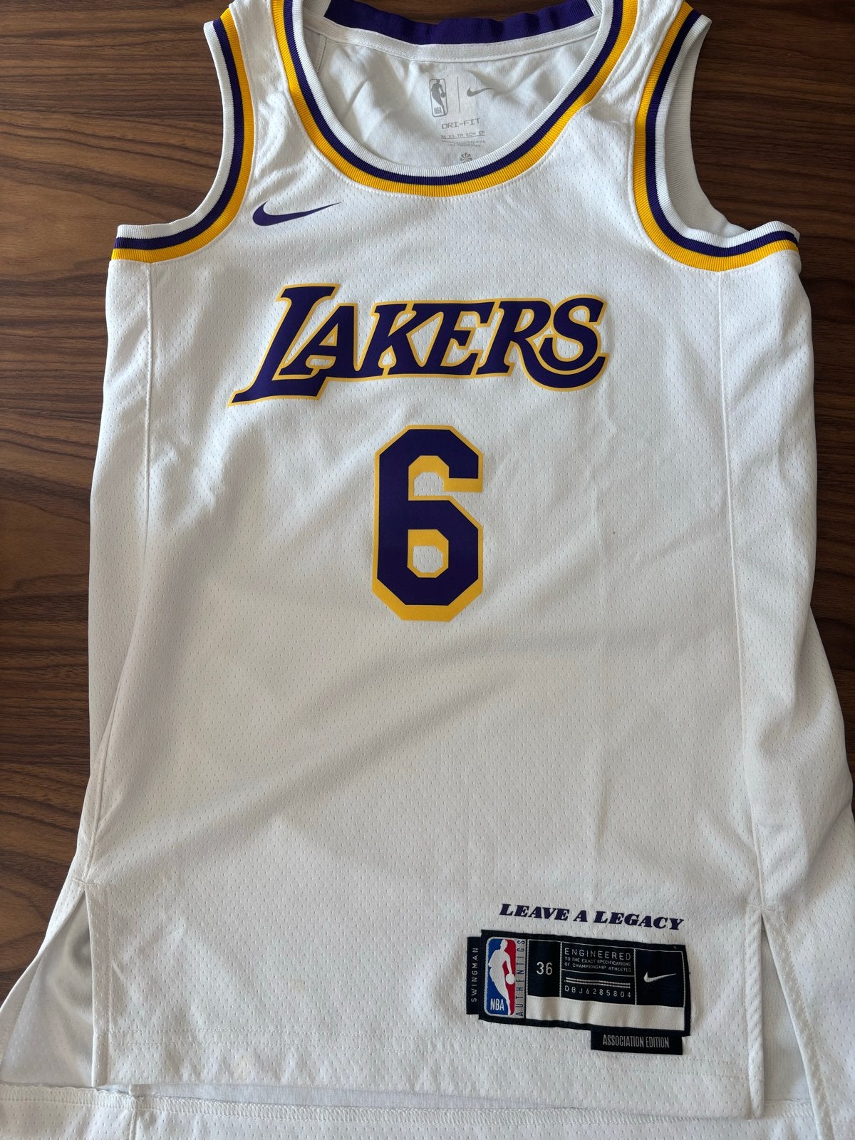 Nike NBA Los Angeles Lakers LeBron James #6 Jersey, Wit, Ophalen of Verzenden, Zo goed als nieuw, Algemeen