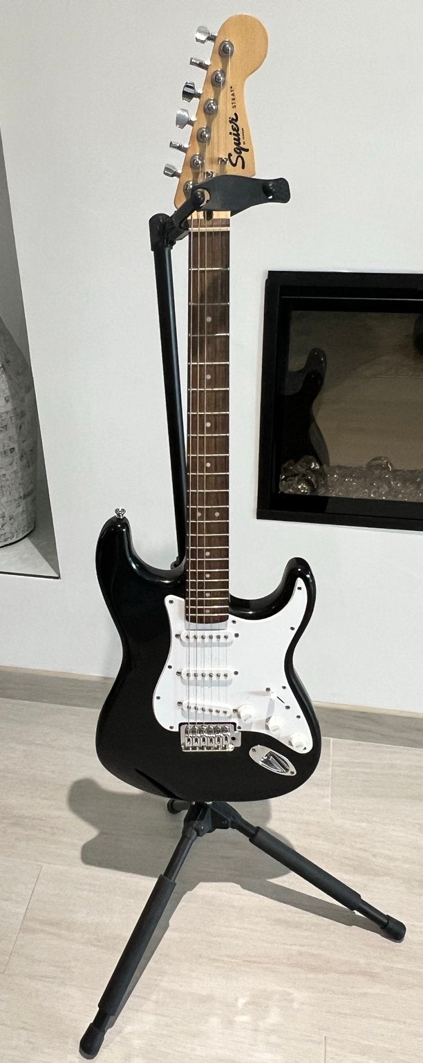 Squier Stratocaster gitaarset met Fender versterker, Muziek en Instrumenten, Ophalen, Fender, Met versterker, Zo goed als nieuw