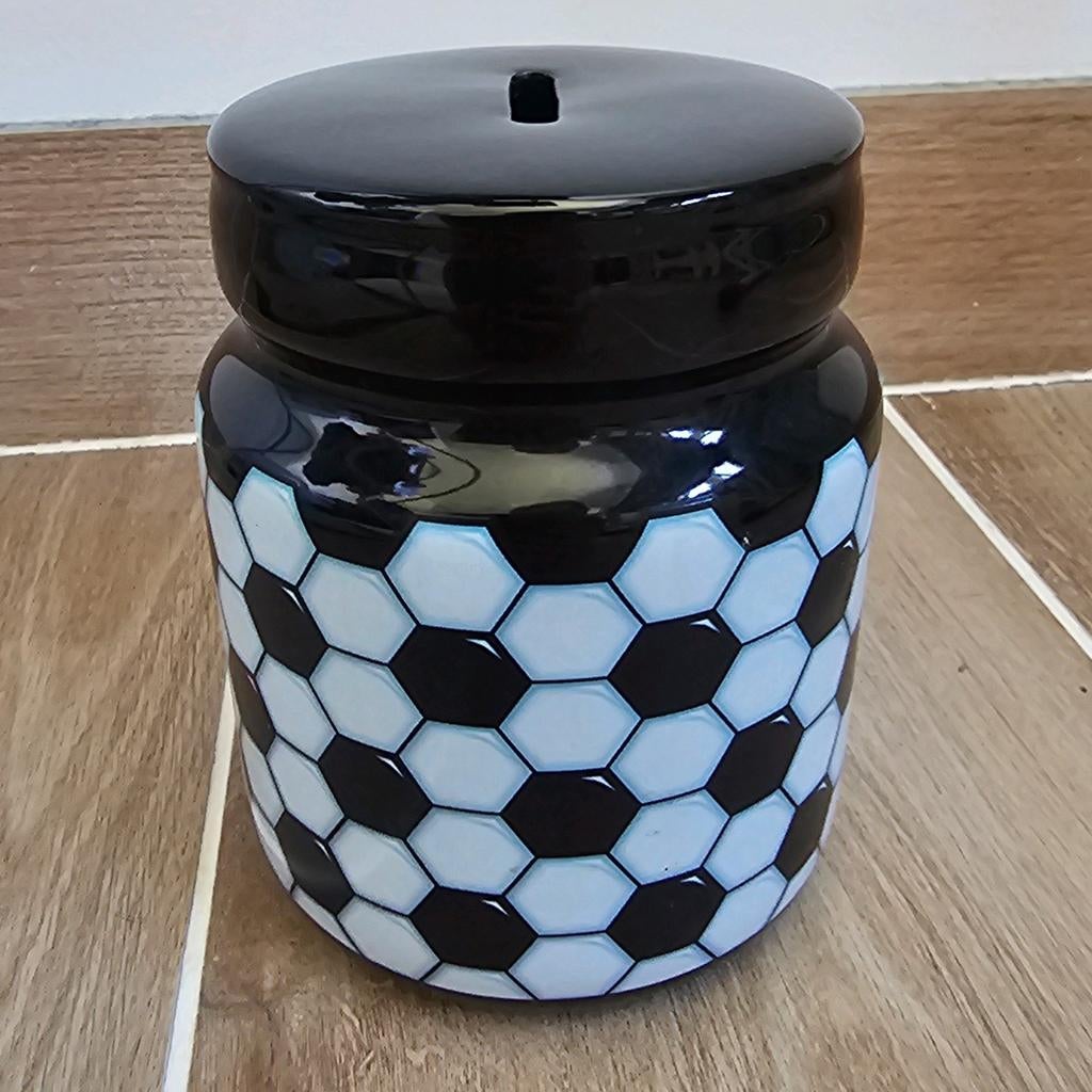 Hallmark spaarpot voetbal zwart wit, nieuw, Ophalen of Verzenden, Nieuw, Steen, Aardewerk of Keramiek, Object of Gebouw