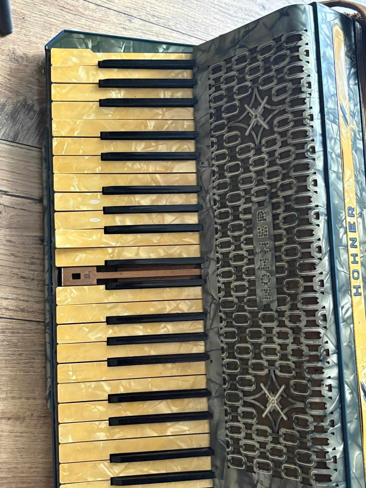 Hohner Tango IV Accordeon met koffer en riemen, Gebruikt, Overige formaten, Met koffer, Hohner