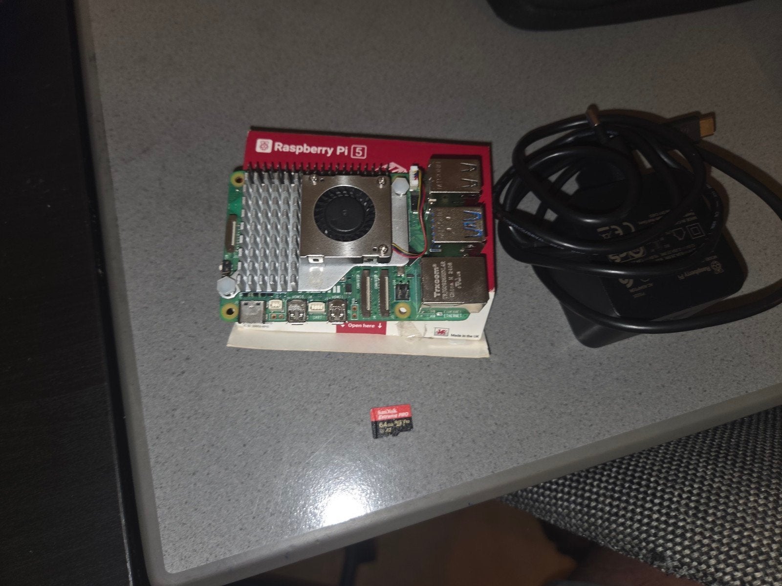 Raspberry Pi 5 4GB met Cooling Kit, Lader & 64GB SD, Verzenden
