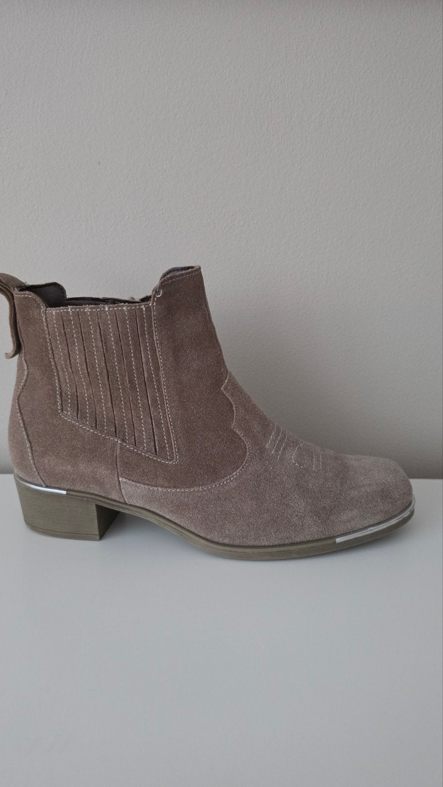 Durea suède western/cowboy enkellaarsjes taupe maat 40, Kleding | Dames, Schoenen, Durea, Overige kleuren, Lage of Enkellaarzen