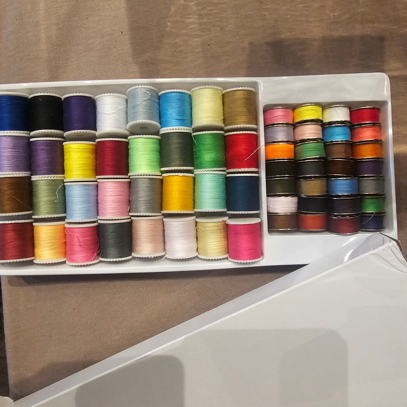 Garenset met 50 klosjes in diverse kleuren, Ophalen of Verzenden, Zo goed als nieuw, Garen of Naald(en)