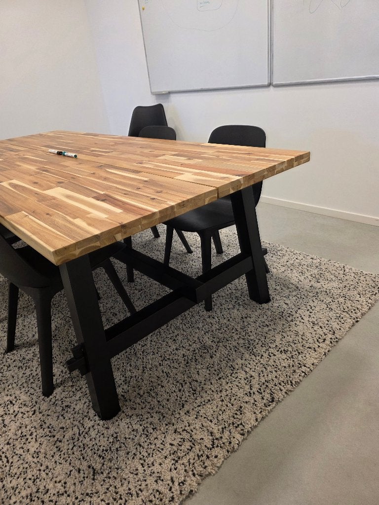 Eettafel, acacia/zwart, 235x100 cm, Ophalen, 200 cm of meer, 50 tot 100 cm, Zo goed als nieuw