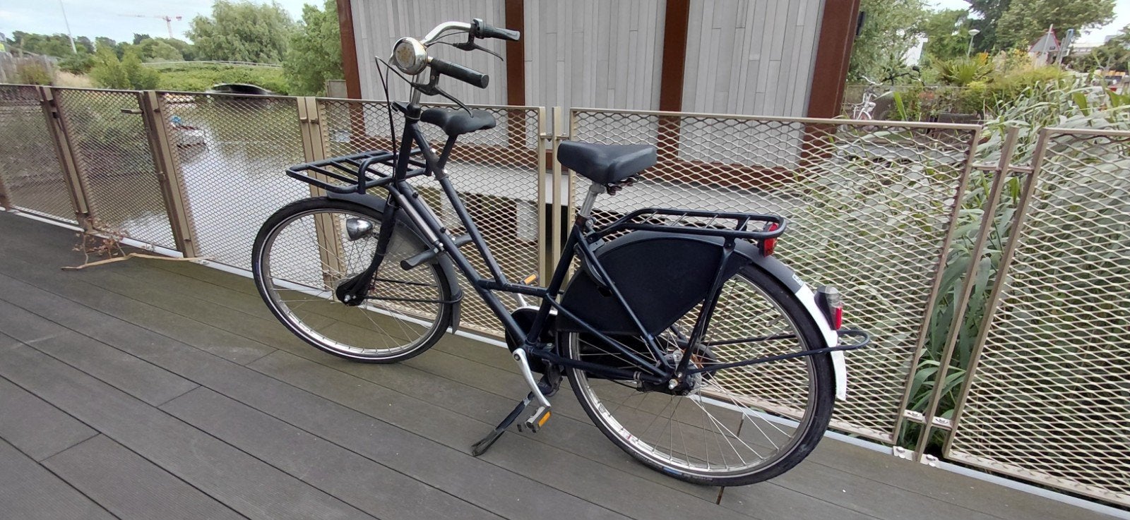 Zwarte Azor dames stadsfiets met zitje en voordrager, Fietsen en Brommers, Fietsen | Dames | Damesfietsen, Velgrem, Versnellingen
