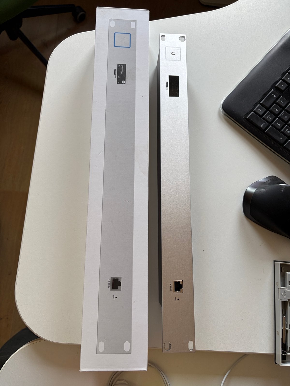 Ubiquiti Cloud Key Gen2 Plus rackmount met toebehoren, Computers en Software, Netwerk switches, Gebruikt, Ophalen of Verzenden
